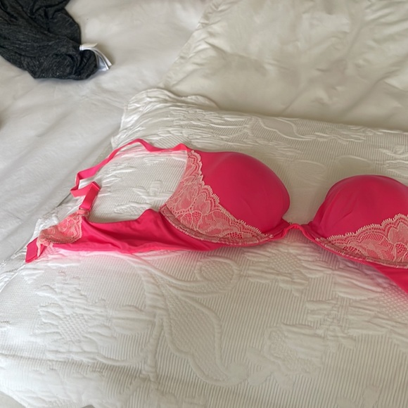 NWT Victoria’s Secret Plunge Bra - Picture 2 of 6